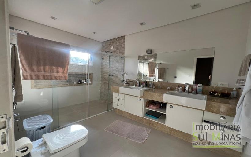 Casa de Alto Padrão com 3 Suítes à Venda em CambuíMG Sofisticação, Conforto COD2322 (12)