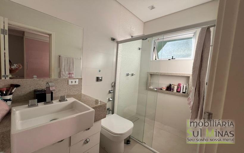 Casa de Alto Padrão com 3 Suítes à Venda em CambuíMG Sofisticação, Conforto COD2322 (13)