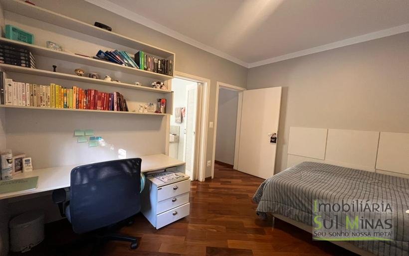 Casa de Alto Padrão com 3 Suítes à Venda em CambuíMG Sofisticação, Conforto COD2322 (16)