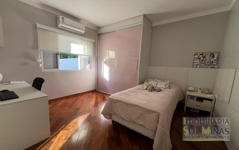 Casa de Alto Padrão com 3 Suítes à Venda em CambuíMG Sofisticação, Conforto COD2322 (17)