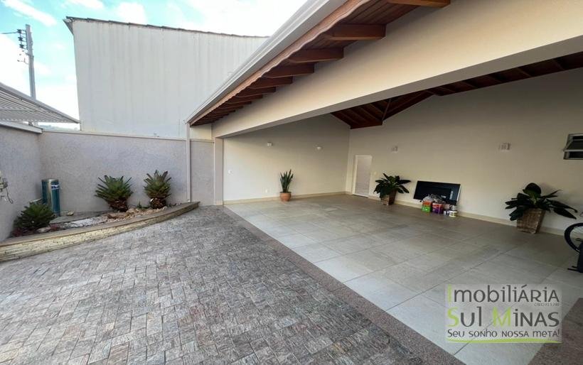 Casa de Alto Padrão com 3 Suítes à Venda em CambuíMG Sofisticação, Conforto COD2322 (21)