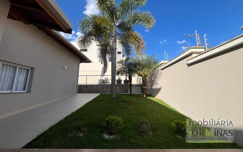 Casa de Alto Padrão com 3 Suítes à Venda em CambuíMG Sofisticação, Conforto COD2322 (22)