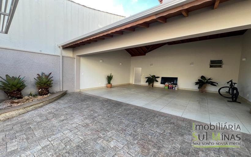 Casa de Alto Padrão com 3 Suítes à Venda em CambuíMG Sofisticação, Conforto COD2322 (23)