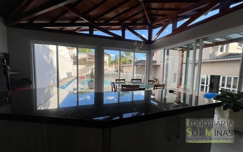 Casa de Alto Padrão com 3 Suítes à Venda em CambuíMG Sofisticação, Conforto COD2322 (32)