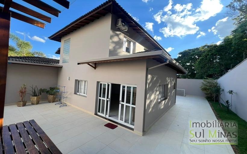 Casa de Alto Padrão com 3 Suítes à Venda em CambuíMG Sofisticação, Conforto COD2322 (34)