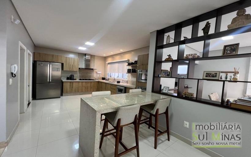 Casa de Alto Padrão com 3 Suítes à Venda em CambuíMG Sofisticação, Conforto COD2322 (36)