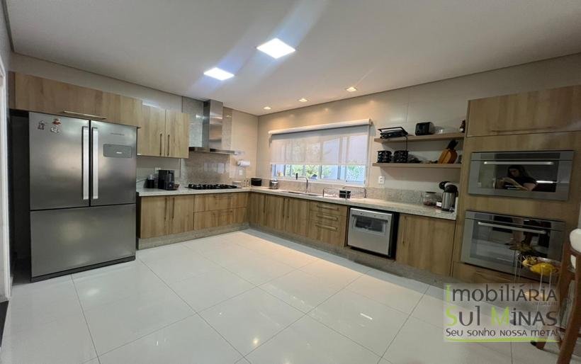 Casa de Alto Padrão com 3 Suítes à Venda em CambuíMG Sofisticação, Conforto COD2322 (37)