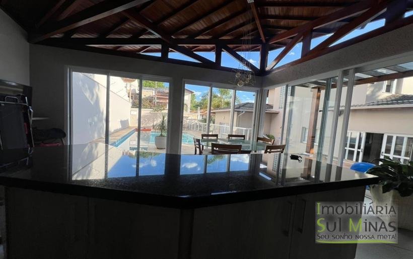 Casa de Alto Padrão com 3 Suítes à Venda em CambuíMG Sofisticação, Conforto COD2322 (38)