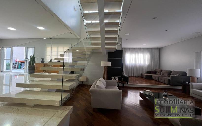 Casa de Alto Padrão com 3 Suítes à Venda em CambuíMG Sofisticação, Conforto COD2322 (39)