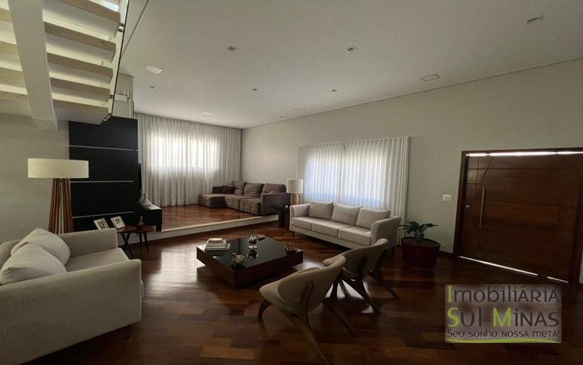 Casa de Alto Padrão com 3 Suítes à Venda em CambuíMG Sofisticação, Conforto COD2322 (41)