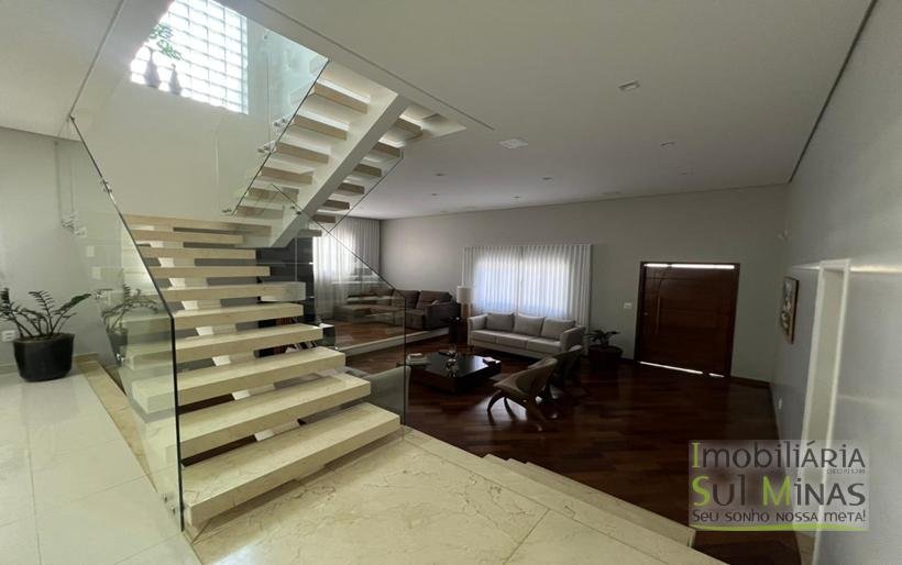 Casa de Alto Padrão com 3 Suítes à Venda em CambuíMG Sofisticação, Conforto COD2322 (43)