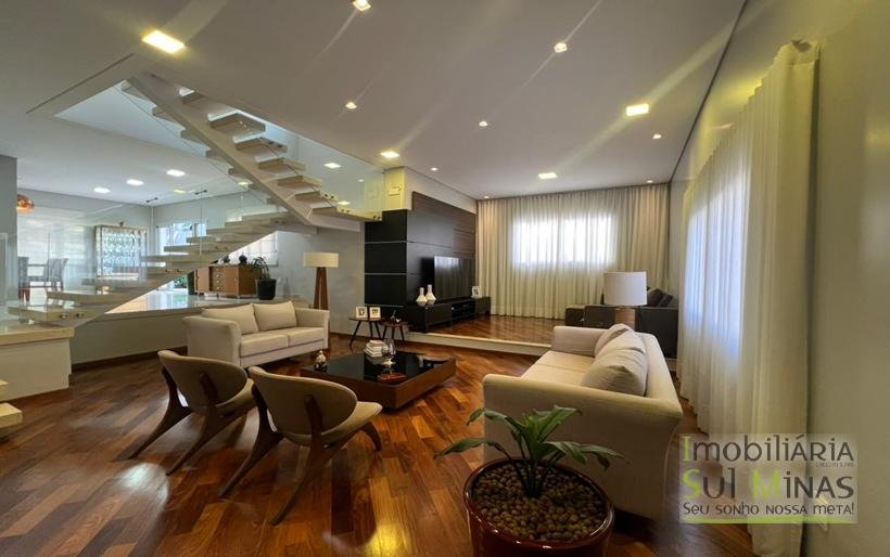 Casa de Alto Padrão com 3 Suítes à Venda em CambuíMG Sofisticação, Conforto COD2322 (46)