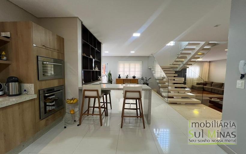 Casa de Alto Padrão com 3 Suítes à Venda em CambuíMG Sofisticação, Conforto COD2322 (47)