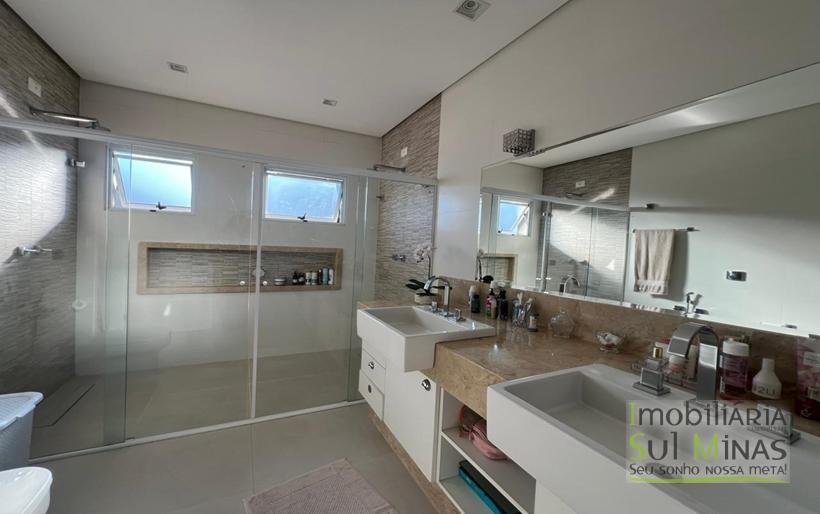 Casa de Alto Padrão com 3 Suítes à Venda em CambuíMG Sofisticação, Conforto COD2322 (9)