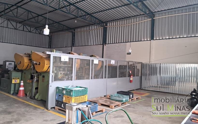 Galpão Com 200m² Para Locação em Cambuí MG COD2309 (2)
