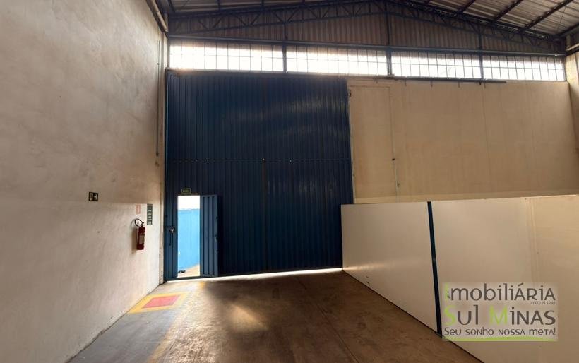 Galpão industrial disponível para locação em CambuíMG, com 750 m² COD2321 (11)