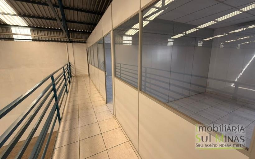 Galpão industrial disponível para locação em CambuíMG, com 750 m² COD2321 (19)