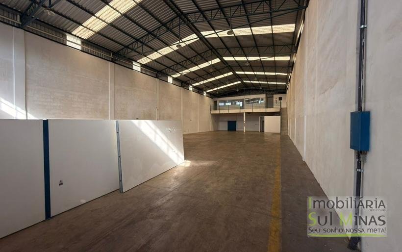 Galpão industrial disponível para locação em CambuíMG, com 750 m² COD2321 (21)