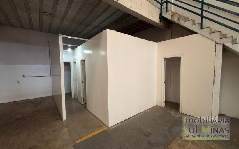 Galpão industrial disponível para locação em CambuíMG, com 750 m² COD2321 (23)