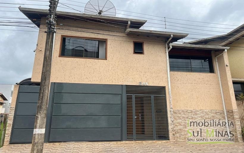 Sobrado à Venda com Ótima Localização em Cambuí MG