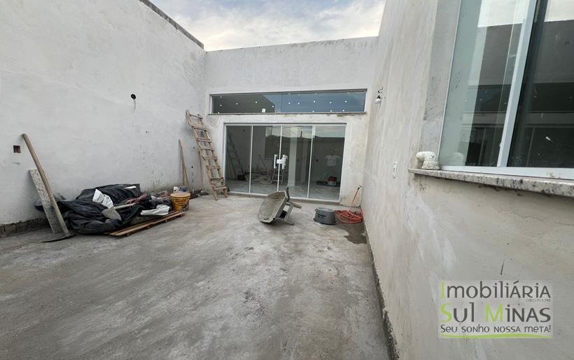 Casa Nova e Plana à Venda no Córrego do Bom Jesus COD2331 (1)