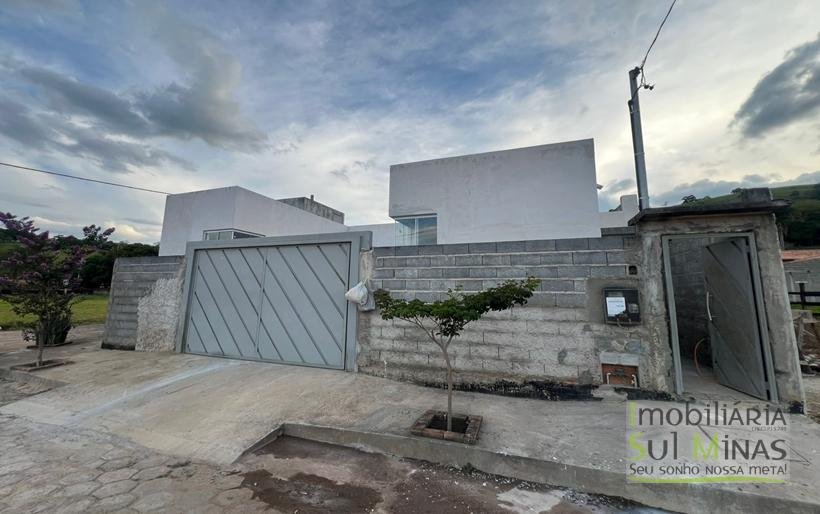 Casa Nova e Plana à Venda no Córrego do Bom Jesus COD2331 (2)