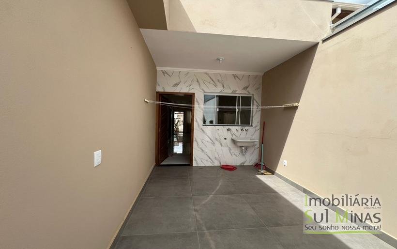 Casa Plana À Venda em Ótimo Bairro no Córrego do Bom Jesus MG COD2341 (15)