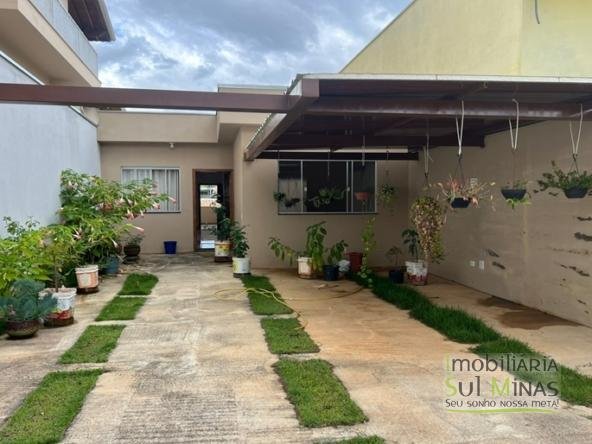 Casa Plana À Venda em Ótimo Bairro no Córrego do Bom Jesus MG COD2341 (7)