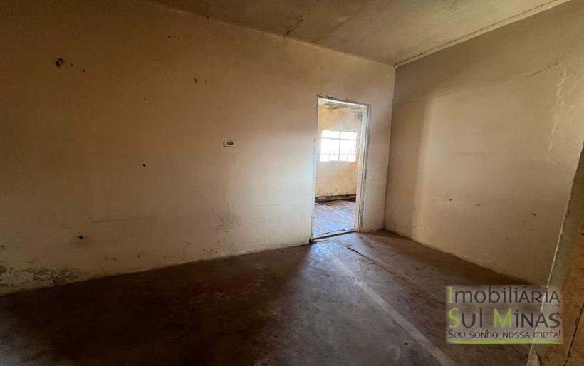 Casa Simples em Ótimo Bairro À Venda em Cambuí MG COD2328 (3)