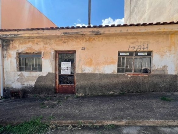 Casa Simples em Ótimo Bairro À Venda em Cambuí MG COD2328 (5)