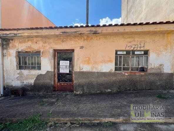 Casa Simples em Ótimo Bairro À Venda em Cambuí MG COD2328 (5)