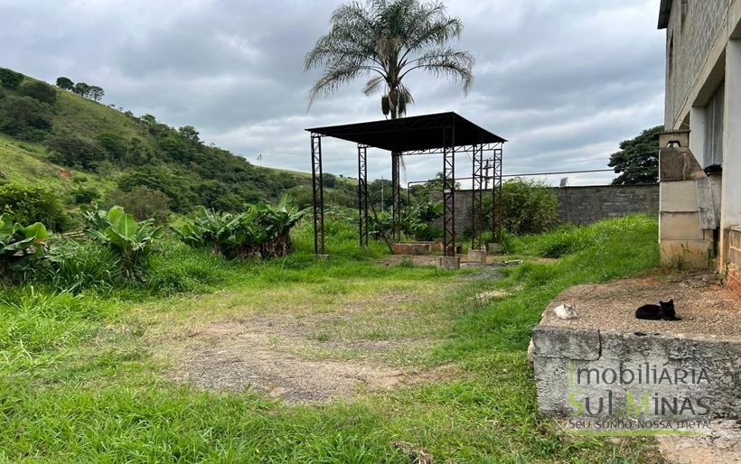 Chácara de 5000m ² com barracão e moradia as margens da Fernão DiasCOD2324 (1)