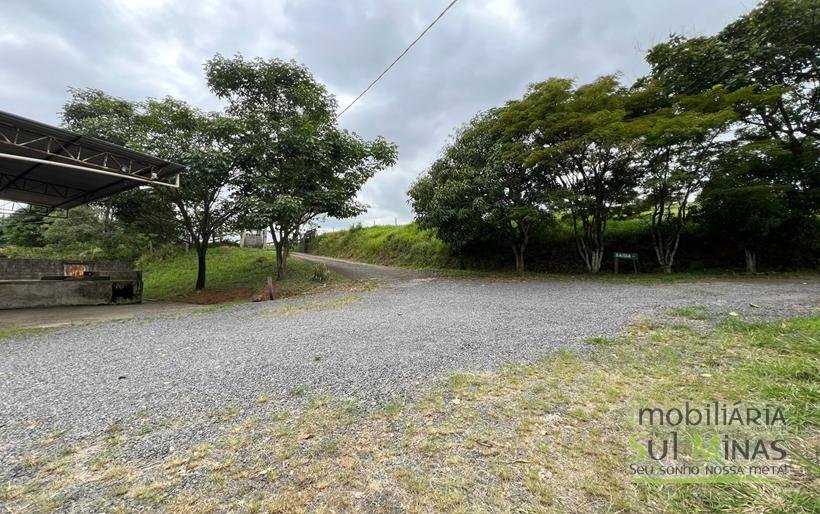 Chácara de 5000m ² com barracão e moradia as margens da Fernão DiasCOD2324 (14)