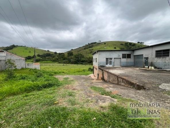 Chácara de 5000m ² com barracão e moradia as margens da Fernão DiasCOD2324 (15)