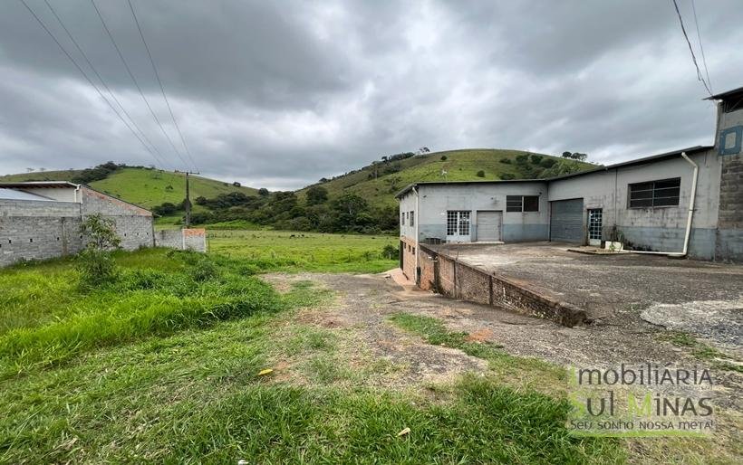 Chácara de 5000m ² com barracão e moradia as margens da Fernão DiasCOD2324 (15)