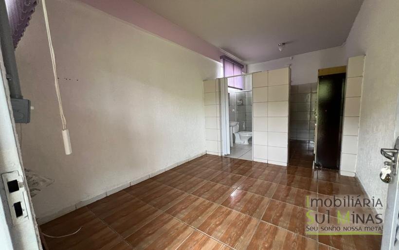 Chácara de 5000m ² com barracão e moradia as margens da Fernão DiasCOD2324 (16)