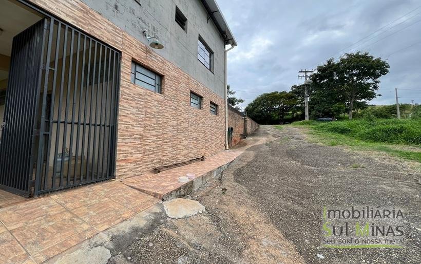 Chácara de 5000m ² com barracão e moradia as margens da Fernão DiasCOD2324 (2)