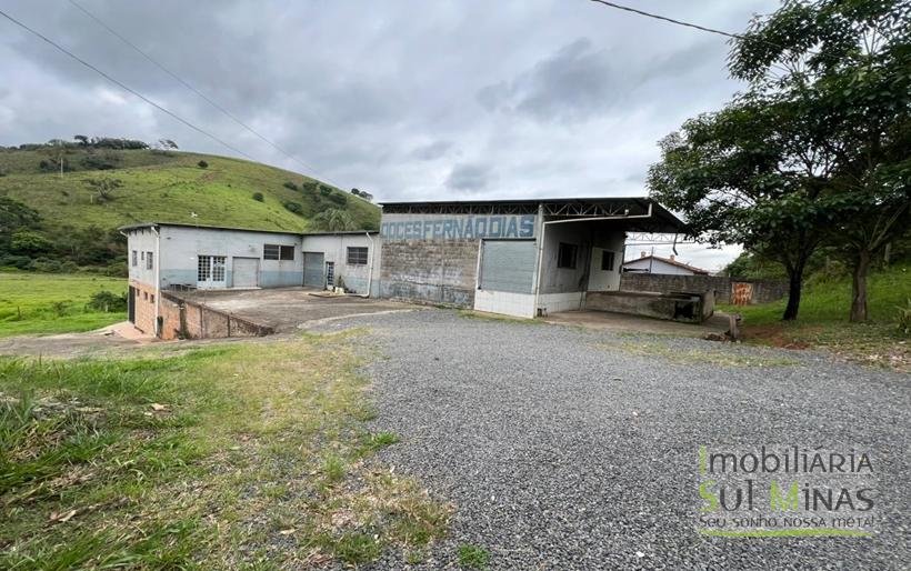 Chácara de 5000m ² com barracão e moradia as margens da Fernão DiasCOD2324 (20)