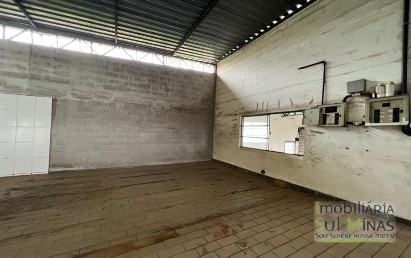 Chácara de 5000m ² com barracão e moradia as margens da Fernão DiasCOD2324 (22)