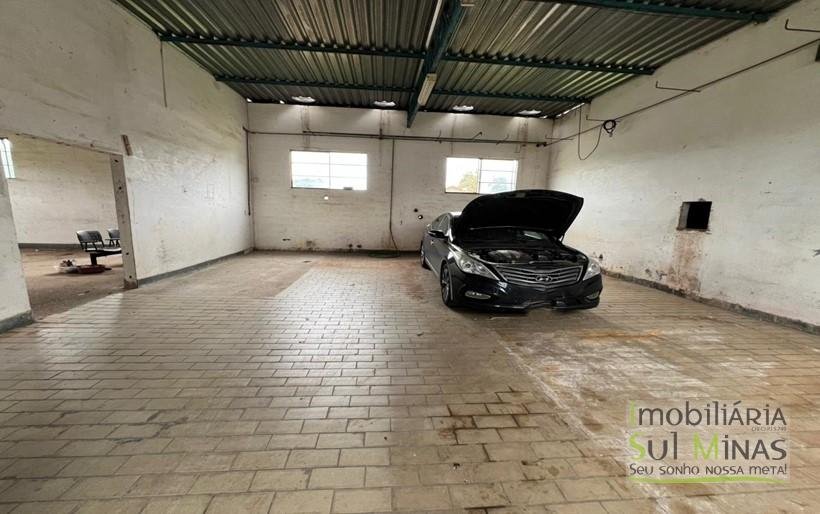 Chácara de 5000m ² com barracão e moradia as margens da Fernão DiasCOD2324 (25)