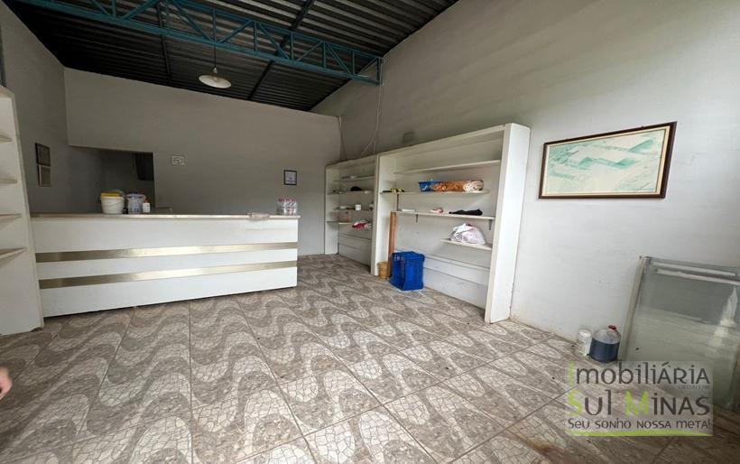 Chácara de 5000m ² com barracão e moradia as margens da Fernão DiasCOD2324 (28)