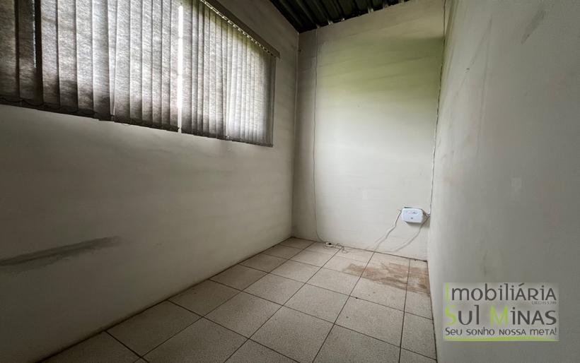 Chácara de 5000m ² com barracão e moradia as margens da Fernão DiasCOD2324 (31)