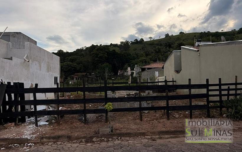 Lote Plano de 128m ² à Venda no Córrego do Bom Jesus COD2330 (2)