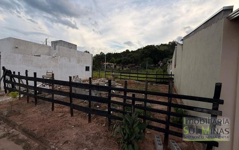 Lote Plano de 128m ² à Venda no Córrego do Bom Jesus COD2330 (3)