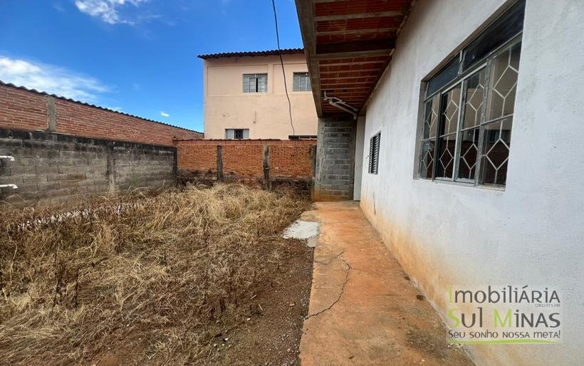 Casa Com Entrada Independente para Locação em Cambuí MG COD2358 (2)