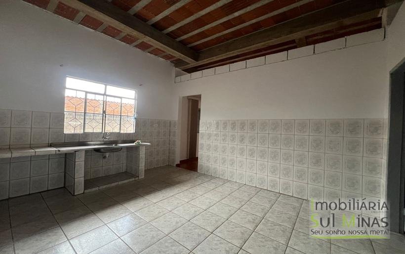 Casa Com Entrada Independente para Locação em Cambuí MG COD2358 (4)