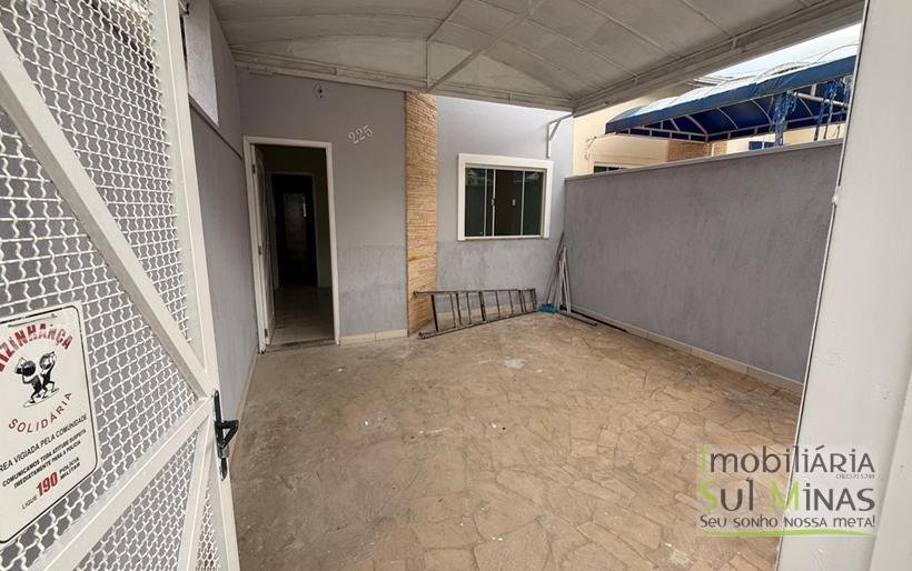 Casa Em Ótima Localização Para Locação em Cambuí MG COD2366 (2)