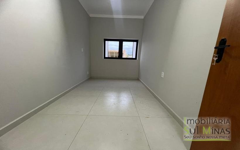 Casa Plana Nova e Moderna à Venda em Cambuí – MG COD2363 (1)