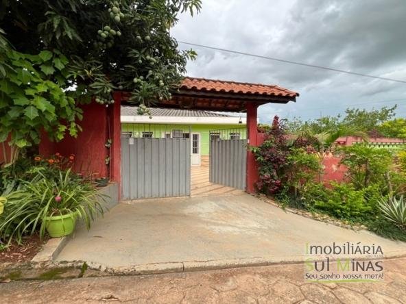 Casa com 4 dormitórios e área verde à venda no Córrego do Bom JesusCOD2347 (1)