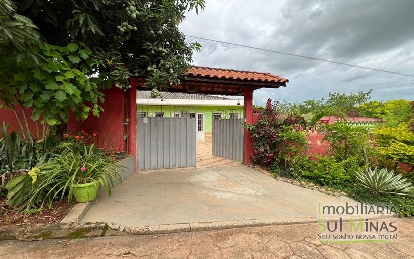 Casa com 4 dormitórios e área verde à venda no Córrego do Bom JesusCOD2347 (1)